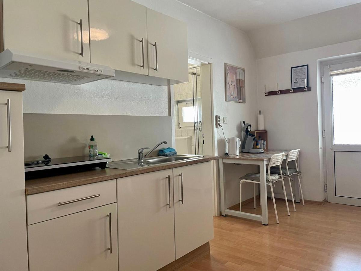 Apartment Easystay#2 Cozy In Kliniknaehe, Mit Netflix,kueche & Bad